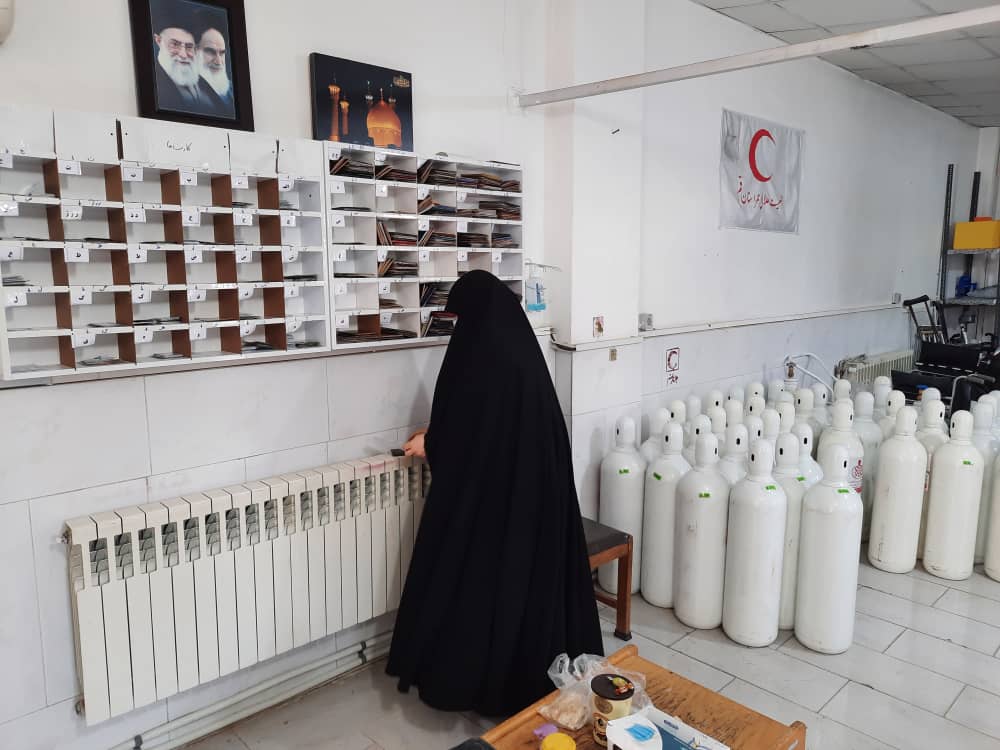 خیر قمی بیش از 2 میلیارد ریال برای تجهیز بانک تجهیزات پزشکی امانی هلال احمر اهدا کرد